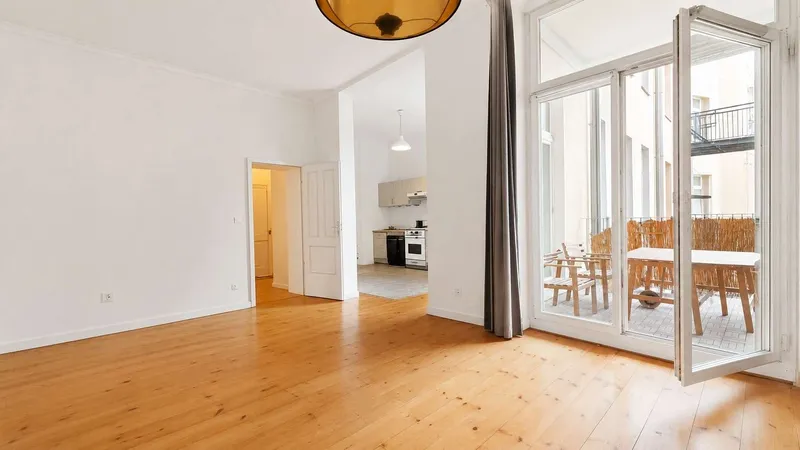 Nachmieter gesucht: Charmante 1-Zimmer-Altbauwohnung mit Balkon in Prenzlauer Berg – Oderberger Str. — photo 1